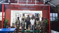 பெண்ணை காரில் கடத்தி நகை பறித்த தம்பதி!!...
