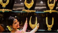 ஒரே நாளில் ரூ.1,680 சரிந்த தங்கம் விலை - இன்றைய நிலவரம்!...