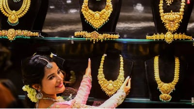 ஒரே நாளில் ரூ.1,680 சரிந்த தங்கம் விலை - இன்றைய நிலவரம்!
