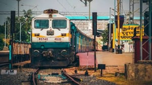 ரயிலில் பொதுப் பயணச் சீட்டுடன் ஸ்லீப்பர் பெட்டிகளில் பயணிக்க முடியுமா? விதி என்ன சொல்கிறது?