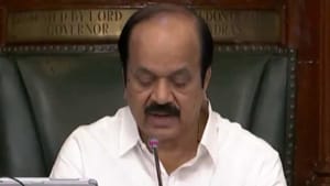 அதிமுக எம்எல்ஏக்கள் ராஜினாமா விவகாரம்: சபாநாயகர் ஜே.சி.டி. பிரபாகர் நோட்டீஸ்! அதிமுக எம்எல்ஏக்கள் ராஜினாமா விவகாரம்: சபாநாயகர் ஜே.சி.டி. பிரபாகர் நோட்டீஸ்!