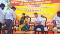 விழா பேனரில் 2-ஆவது இடம்: ஆட்சியரிடம் கொந்தளித்த அமைச்சர்!...