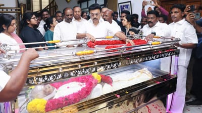 இயக்குநர் பாரதிராஜா உடலுக்கு மு.க.ஸ்டாலின் நேரில் அஞ்சலி!