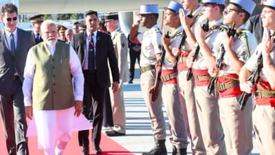 ஜி7 உச்சி மாநாட்டிற்காக பிரான்ஸ் சென்றடைந்த பிரதமர் மோடி