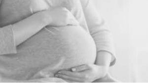 கர்ப்பிணி மனைவியை காலை உதைத்து கொலை செய்த கணவன்!