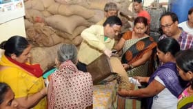 தாயுமானவர் திட்டம்.. சென்னையில் 18 மண்டலங்களில் 2 நாட்களுக்கு வீடு தேடி பொருட்கள் விநியோகம்.....