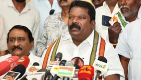 காங்கிரஸிலிருந்து விலகி திமுகவில் இணைகிறாரா செல்வப்பெருந்தகை? தமிழக அரசியலைக் உலுக்கும் அதிரடித் திருப்பம்!...
