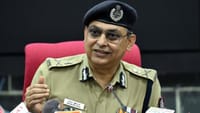 ஒரே நாளில் 6 உயர் அதிகாரிகள் திடீர் ராஜினாமா.. பின்னணி என்ன!...