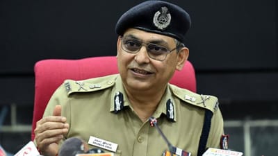 ஒரே நாளில் 6 உயர் அதிகாரிகள் திடீர் ராஜினாமா.. பின்னணி என்ன!