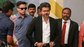 திருச்சிக்கு வருகை தந்த முதலமைச்சர் விஜய்.. சால்வை அணிவித்து வரவேற்ற எம்.பி துரை வைகோ.....