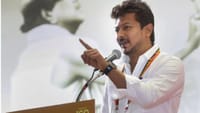 ஊடகங்களின் குரல்வளையை நெரிக்கும் சோபா மாடல் அரசு...