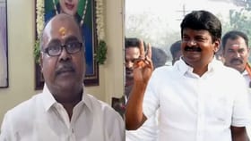 “வளர்த்த கடா மார்பில் பாய்கிறது!”.. சேர்த்த சொத்துக்களை கட்சிக்கு எழுதி வைப்பாரா?.. விஜயபாஸ்கருக்கு ஆர்.பி.உதயகுமார் சரமாரி கேள்வி!...