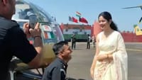 பயிற்சி முடிந்த கையோடு காதலிக்கு ப்ரொபோஸ் செய்த ராணுவ அதிகாரி!...