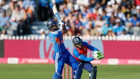 IND vs ENG: 80 அடித்து காப்பாற்றிய ஷ்ரேயாஸ்.. மீண்டும் டாப் ஆர்டர் சொதப்பல்.. 159 ரன்களை துரத்துமா இங்கிலாந்து?...