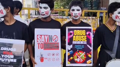 சாலையில் போதைப்பொருள் தடுப்பு விழிப்புணர்வு செய்த மாணவர்கள்!