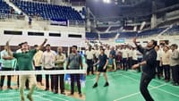அமைச்சர் ஆதவ் அர்ஜுனாவுடன் பேட்மிண்டன் விளையாடிய அன்புமணி...