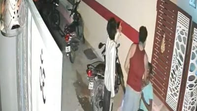 ஆண்கள் விடுதியில் பைக் திருட முயற்சி - சிக்கிய வடமாநில இளைஞர்!