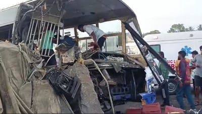 லாரி மீது மோதிய அரசு பேருந்து- பெண் பரிதாப பலி!