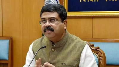 மத்திய கல்வி அமைச்சர் தர்மேந்திர பிரதான் பதவி விலகல்
