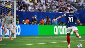 FIFA World Cup : மைதானத்தின் புற்களை காசாக்கும் ஃபிஃபா.. இப்படி ஒரு பிஸினஸா? FIFA World Cup : மைதானத்தின் புற்களை காசாக்கும் ஃபிஃபா.. இப்படி ஒரு பிஸினஸா?