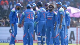 Team India: டி20 முதல் டெஸ்ட் வரை.. டாப் 10 தரவரிசையில் இருக்கும் இந்திய வீரர்கள் பட்டியல்!...
