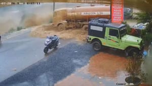 Viral Video : வயநாட்டில் கண் இமைக்கும் நேரத்தில் சூரையாடிய நிலச்சரிவு.. பதைபதைக்க வைக்கும் வீடியோ! Viral Video : வயநாட்டில் கண் இமைக்கும் நேரத்தில் சூரையாடிய நிலச்சரிவு.. பதைபதைக்க வைக்கும் வீடியோ!