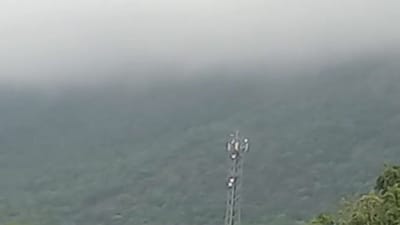 கோவை அருகே மலையில் திடீர் என பெரும் சத்தத்துடன் மண் சரிவு