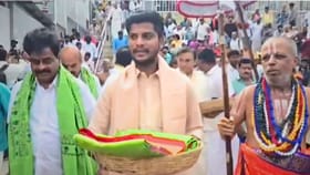 திருப்பதி ஏழுமலையானுக்கு ஸ்ரீரங்கம் பட்டு வஸ்திரங்களை சமர்ப்பித்த அமைச்சர் ரமேஷ் – உற்சாக வரவேற்பு...