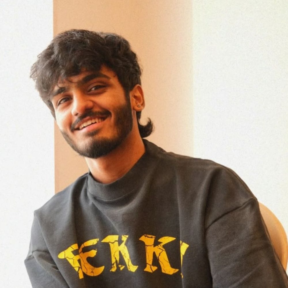 சவுத் இந்திய சினிமாவில் சென்சேஷனல் இளம் இசையமைப்பாளராக இருந்துவருபவர் சாய் அபயங்கர். இவர் தமிழ், தெலுங்கு மற்றும் மலையாளம் போன்ற மொழி படங்களின் இசையமைப்பாளராக பணியாற்றிவருகிறார்.