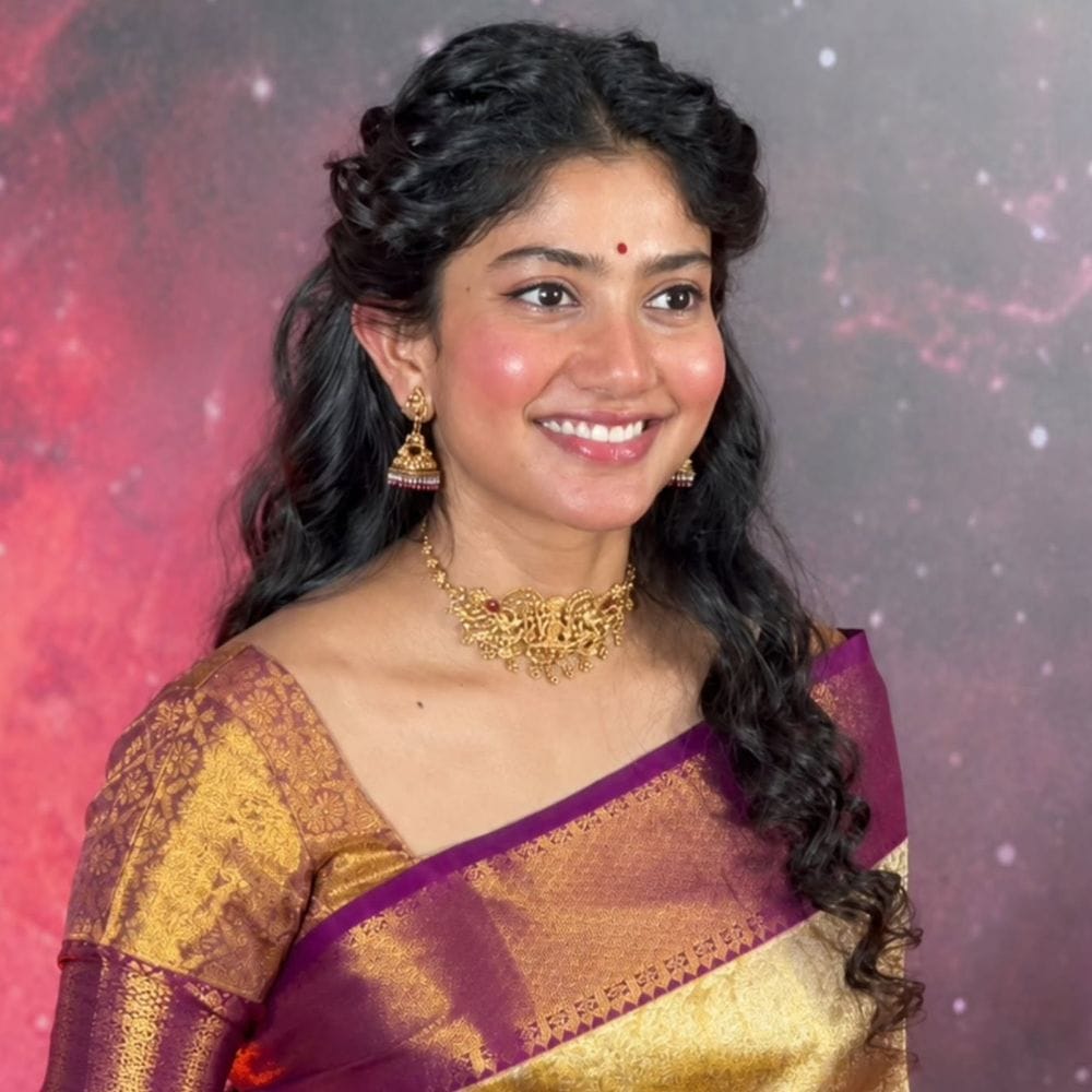 பின் இயக்குநர் அல்போன்ஸ் புத்ரன் இயக்கத்தில் வெளியான பிரேமம் என்ற படத்தின் மூலமா நடிகையாக அறிமுகப்படுத்தப்பட்டார். இதையடுத்து தமிழ், தெலுங்கு போன்ற தென்னிந்திய மொழிகளிலும் நடித்து ரசிகர்களை கவர்ந்தார்.