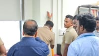 சேலம் அரசு மருத்துவமனை மூன்றாவது மாடியில் புகுந்த பாம்பு!...