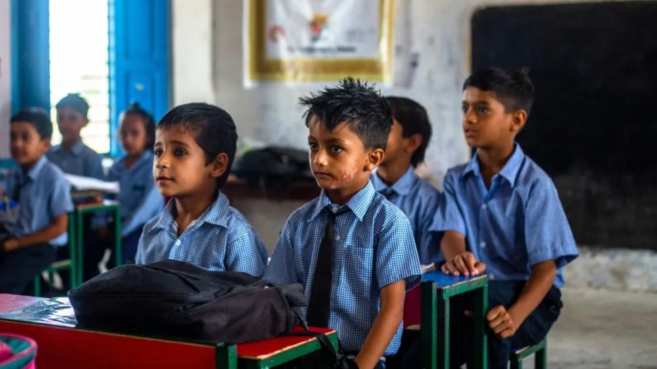 மாநிலம் முழுவதும் இடைநிலை, பட்டதாரி மற்றும் முதுகலை ஆசிரியர் பிரிவுகளில் 18,000-க்கும் அதிகமான பணியிடங்கள் காலியாக உள்ளன. ஏற்கனவே TET (ஆசிரியர் தகுதித் தேர்வு) எழுதி தேர்ச்சி பெற்று, சுமார் 80,000 பேர் வேலைவாய்ப்பிற்காகக் காத்துக் கொண்டிருக்கின்றனர். TRB மூலம் இவர்களுக்கு உரிய நேர்காணல் மற்றும் கலந்தாய்வு நடத்தி இக்காலியிடங்களை விரைவாக நிரப்ப வேண்டும்.