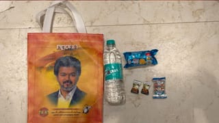 த.வெ.க. இணைப்பு விழாவில் பங்கேற்றவர்களுக்கு சிறப்பு ‘ஸ்நாக்ஸ் பேக்’