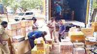 ஓடும் கன்டெய்னர் லாரியில் பூட்டை உடைத்து 10 லேப்டாப்கள் திருட்டு!...