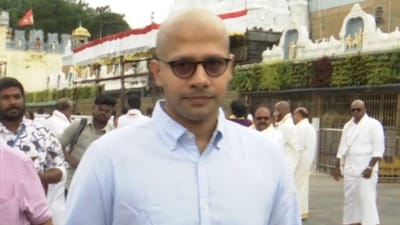 திருப்பதியில் மொட்டையடித்த சூர்யா பட இயக்குநர் வெங்கி அட்லூரி!