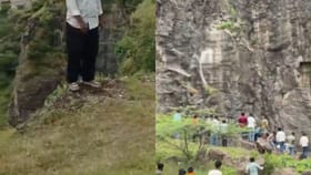மொபைல் போனால் வந்த சிக்கல்.. மலை உச்சியில் இருந்து குதித்து உயிர் விட்ட குடும்பம்.. சோக சம்பவம்!...