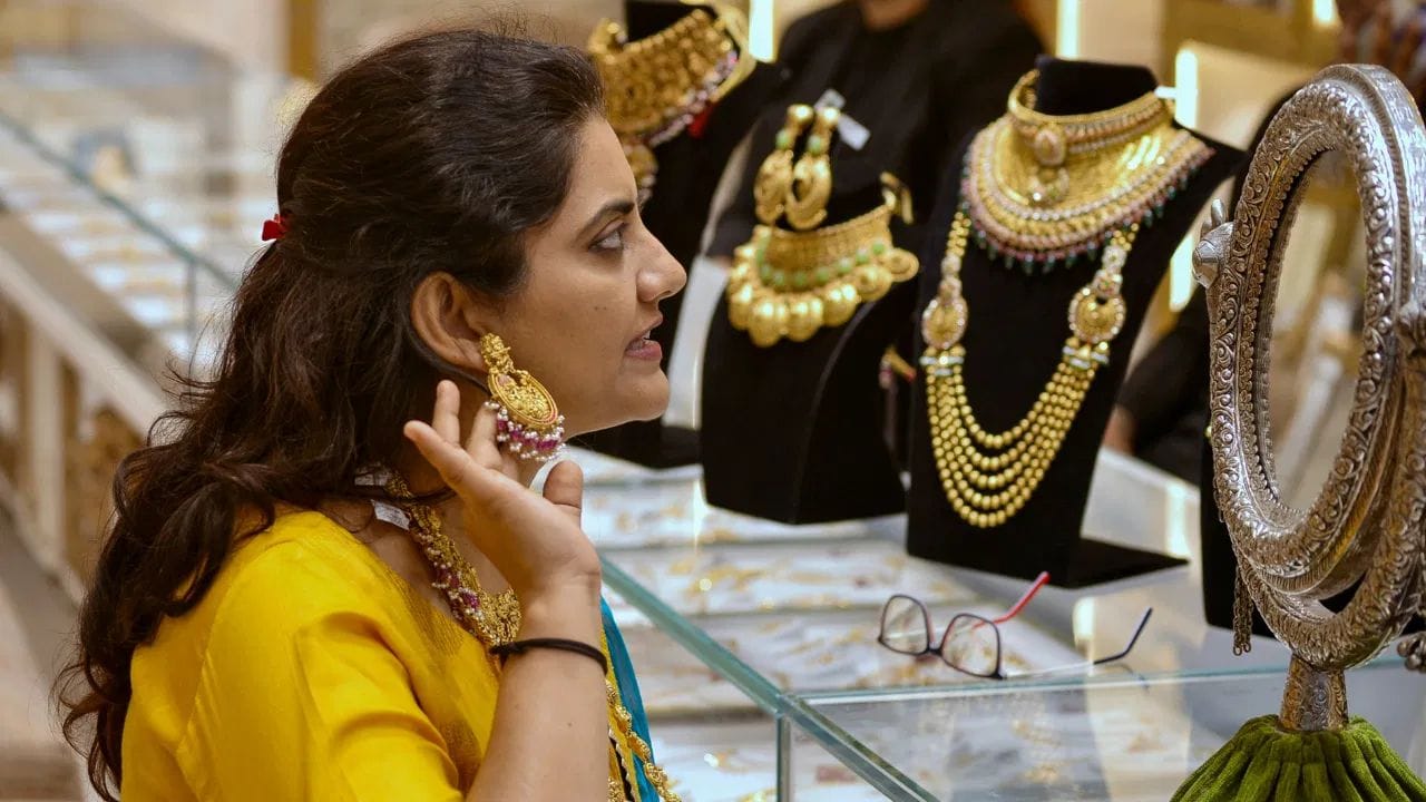 Gold Price : தங்கம் விலை அதிரடி உயர்வு.. இன்றைய விலை நிலவரம் இதுதான்!