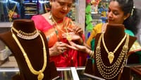 தொடர்ந்து சரியும் தங்கம் விலை.. சவரனுக்கு ரூ.400 குறைவு.....