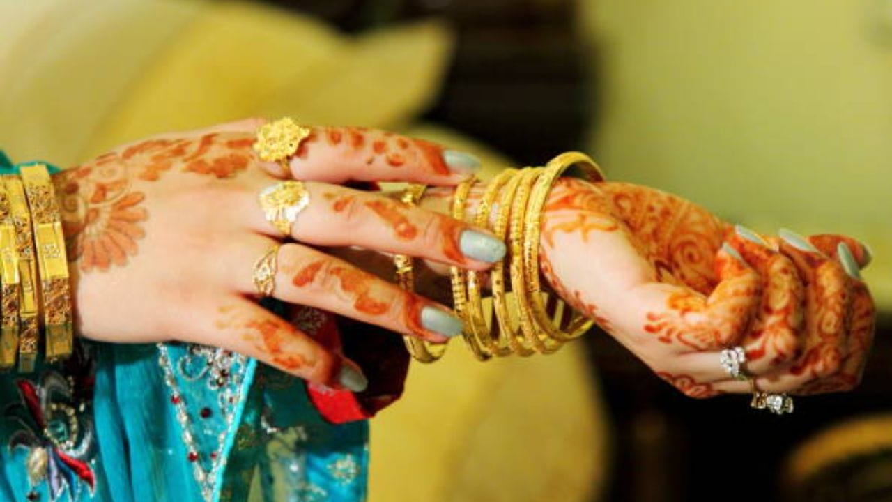 தங்கத்தில் விலை குறுகிய காலத்தில் சரிவை சந்தித்தாலும், அது வெறும் தற்காலிக திருத்தமே என கூறி வந்தோம். அதற்கு ஏற்ப, தற்போது தங்கம் விலை உயர்வை சந்தித்து வருகிறது. இந்த நிலையில், நீண்ட கால அடிப்படையில் தங்கம் மீண்டும் விலை உயர்வை சந்திக்கும் என்று அவர் உறுதியாக கூறியுள்ளார்.