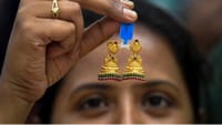 மீண்டும் ரூ.14,000-த்தை நெருங்கிய தங்கம் - எவ்வளவு தெரியுமா?...