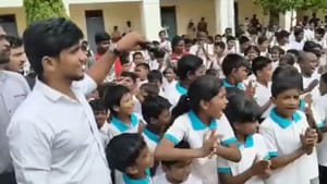 அரசுப் பள்ளியில் மாணவர்கள் தவெக.. தவெக.. என கோஷம்.. மீண்டும் சர்ச்சையில் சிக்கிய அமைச்சர்! அரசுப் பள்ளியில் மாணவர்கள் தவெக.. தவெக.. என கோஷம்.. மீண்டும் சர்ச்சையில் சிக்கிய அமைச்சர்!