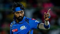 பாண்ட்யாவை கொடுத்த மறுக்கும் MI? விடாது ஆர்வம் காட்டும் KKR!...