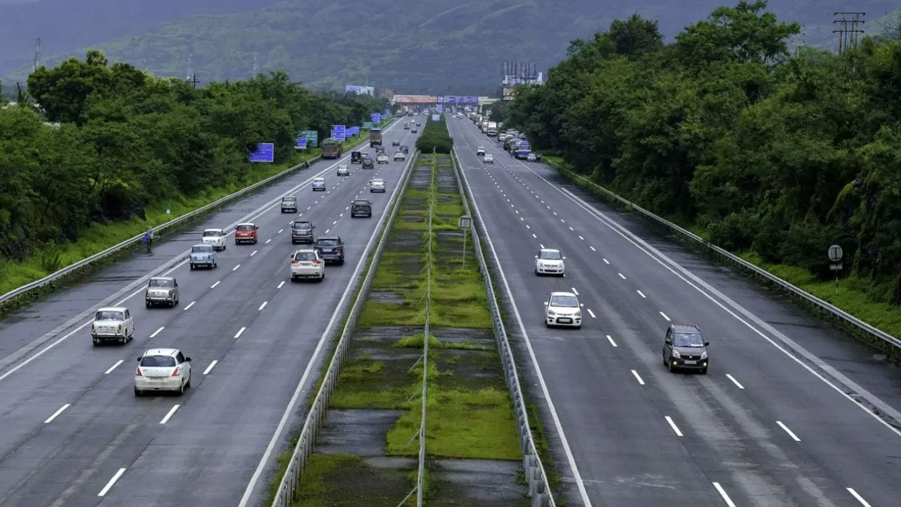 ஒரே நெடுஞ்சாலையில் மாறுபடும் வேக வரம்புகள் – காரணம் என்ன தெரியுமா?