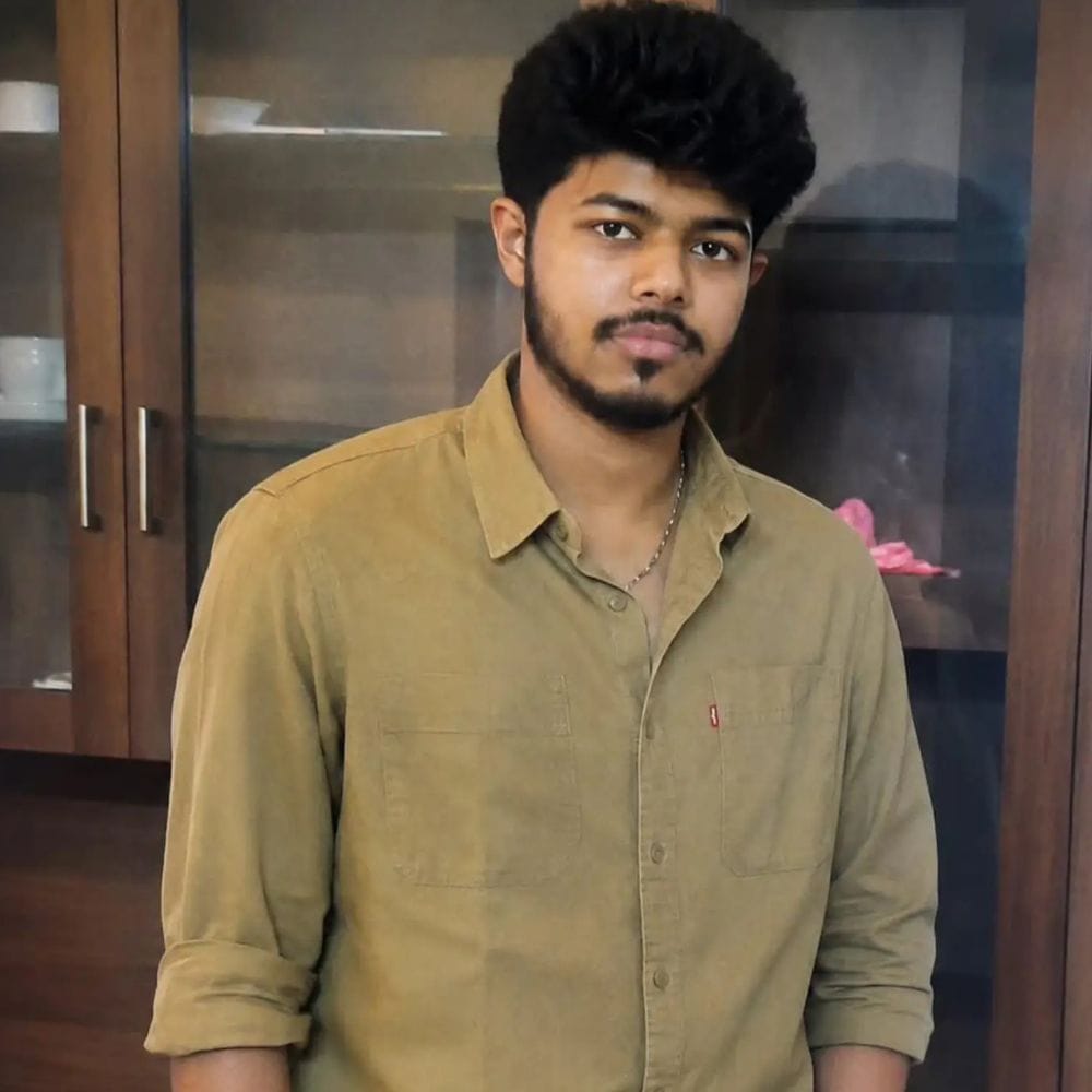 அந்த வகையில், தற்போது இப்படத்தின் ப்ரோமோஷன் பணிகள் சிறப்பாக தொடங்கியுள்ளது. இதன் காரணமாக நேர்காணல்களில் ஜேசன் சஞ்சய் கலந்துகொண்டு வருகிறார். அதில் பேசிய அவர், தனக்கு பிடித்த படங்களின் லிஸ்டை கூறியுள்ளார்.