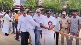 பள்ளி நிகழ்ச்சியில் கயிறு அறுந்து கீழே விழுந்த அமைச்சர் – நண்பர்களுடன் விளையாடியபோது விபத்து...