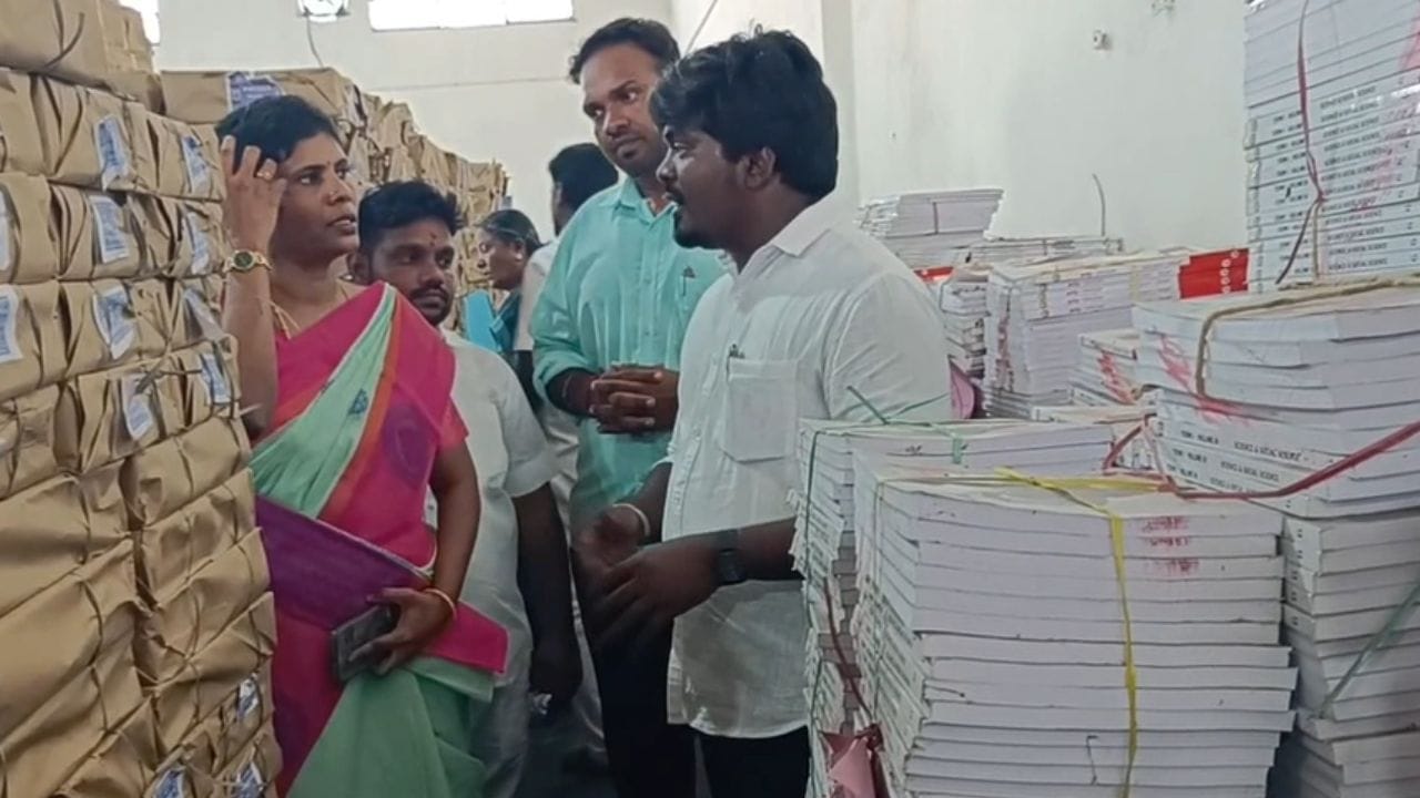 தமிழ்நாடு பாடநூல் மற்றும் கல்வியியல் பணிகள் கழகத்தில் ஆய்வு மேற்கொண்ட லயோலா மணி! தமிழ்நாடு பாடநூல் மற்றும் கல்வியியல் பணிகள் கழகத்தில் ஆய்வு மேற்கொண்ட லயோலா மணி!