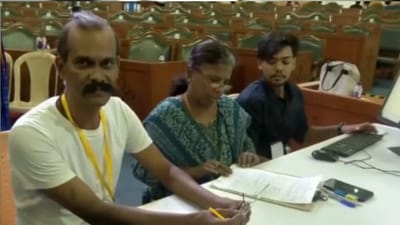 51 வயதில் MBBS சீட் பெற்று சாதனை படைத்த நபர்!!