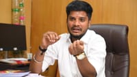 செப்.1 முதல் கோயில்களில் செல்போன்களுக்கு தடை.. அமைச்சர் அதிரடி!...