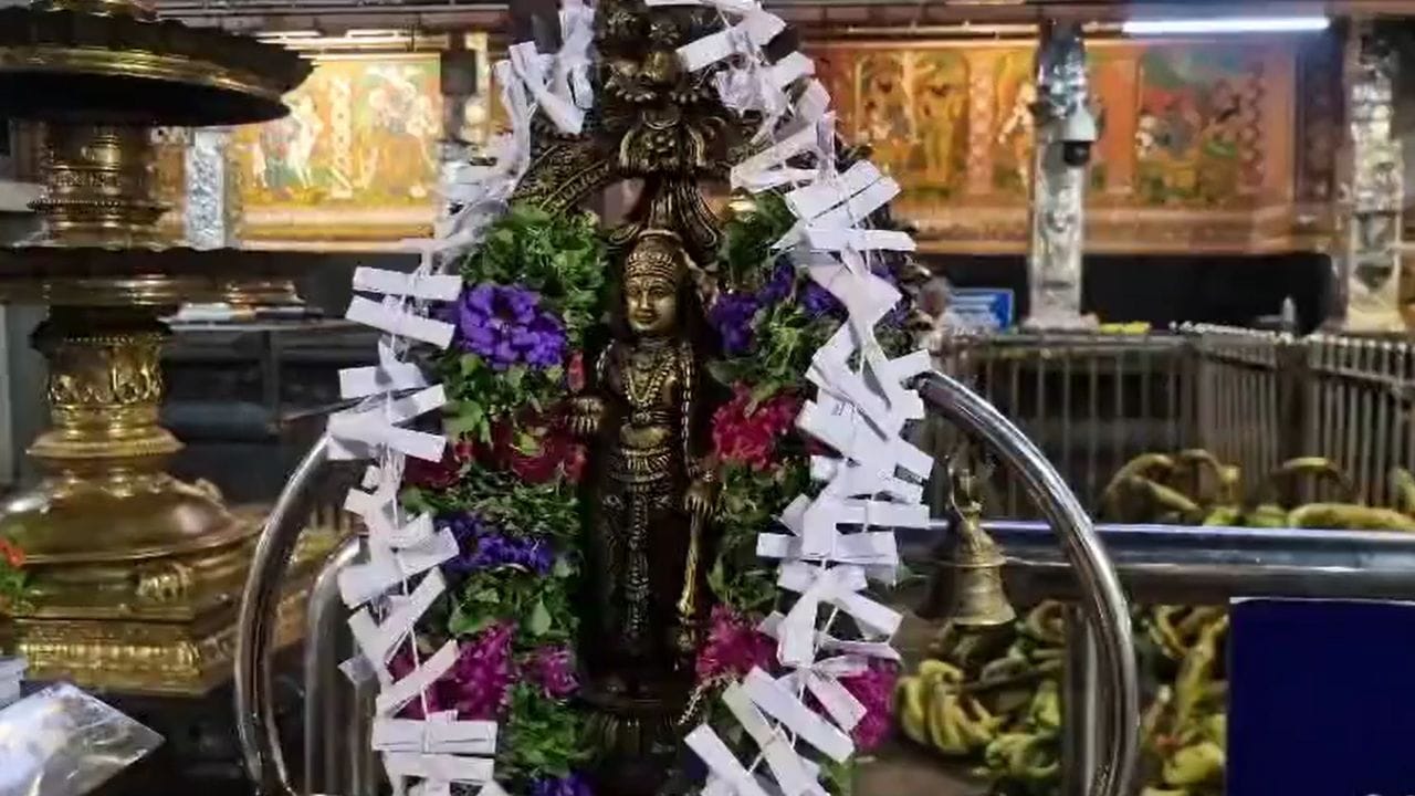 ஓணம் திருநாள் கொண்டாட்டம்!.. குருவாயூர் ஸ்ரீ கிருஷ்ணர் கோயிலில் அலைமோதிய பக்தர்கள் கூட்டம்! ஓணம் திருநாள் கொண்டாட்டம்!.. குருவாயூர் ஸ்ரீ கிருஷ்ணர் கோயிலில் அலைமோதிய பக்தர்கள் கூட்டம்!