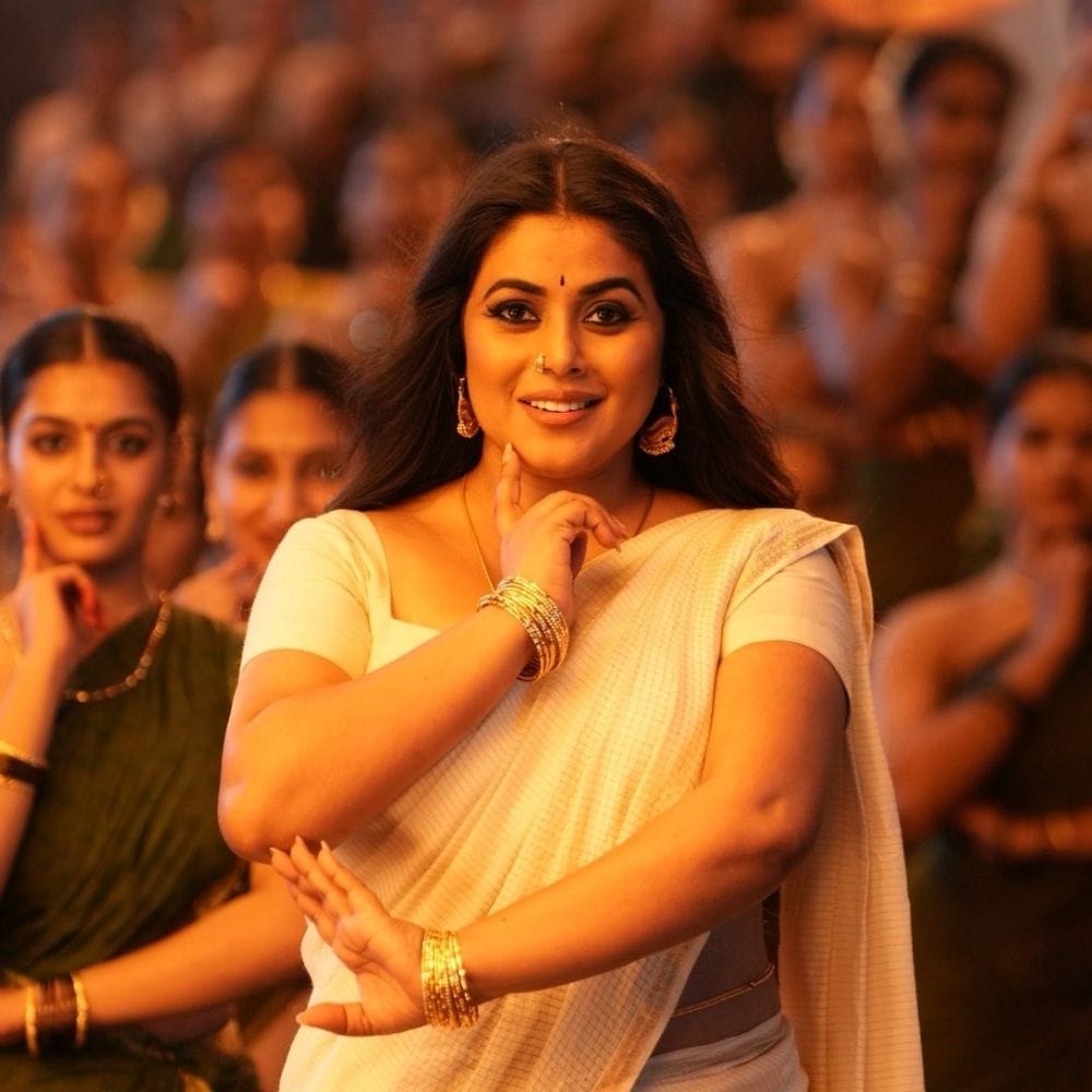 அந்த பேட்டியில் பேசிய பூர்ணா, அலா பொலேலோ பாடலை ஆறு நாட்கள் படமாக்கினோம், அதன் பிறகு நான் அகண்டா 2 படப்பிடிப்பை முடிக்கப் புறப்பட்டேன். மறுநாளே, நான் கர்ப்பமாக இருப்பதை தெரியும். இந்தப் பாடலைப் படமாக்கும்போது நான் கர்ப்பமாக இருப்பது பற்றி எனக்குச் சிறிதும் தெரியாது. அதனால் இப்போது, என் குழந்தையை நான் அன்பாக ‘ஜெயிலர் பேபி’ என்று அழைக்கிறேன் என கூறினார்.